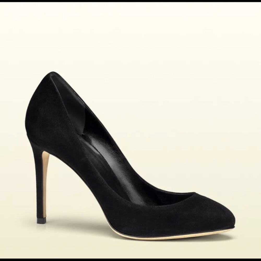 Gucci Elegant Suede Pumps